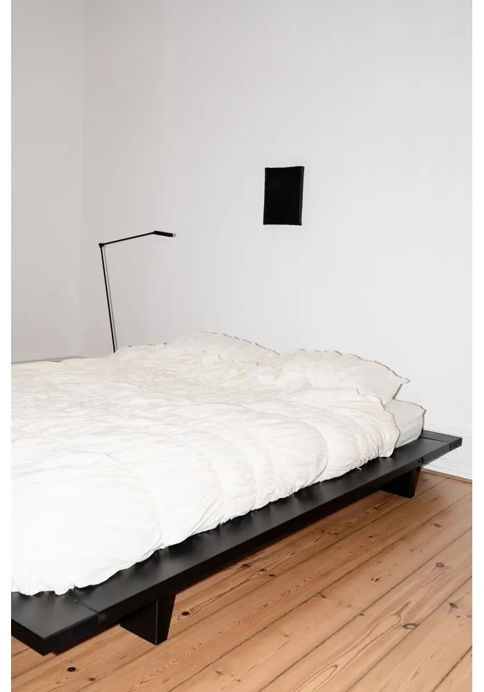 Pat dublu negru din lemn de pin cu grilă 180x200 cm Japan - Karup Design