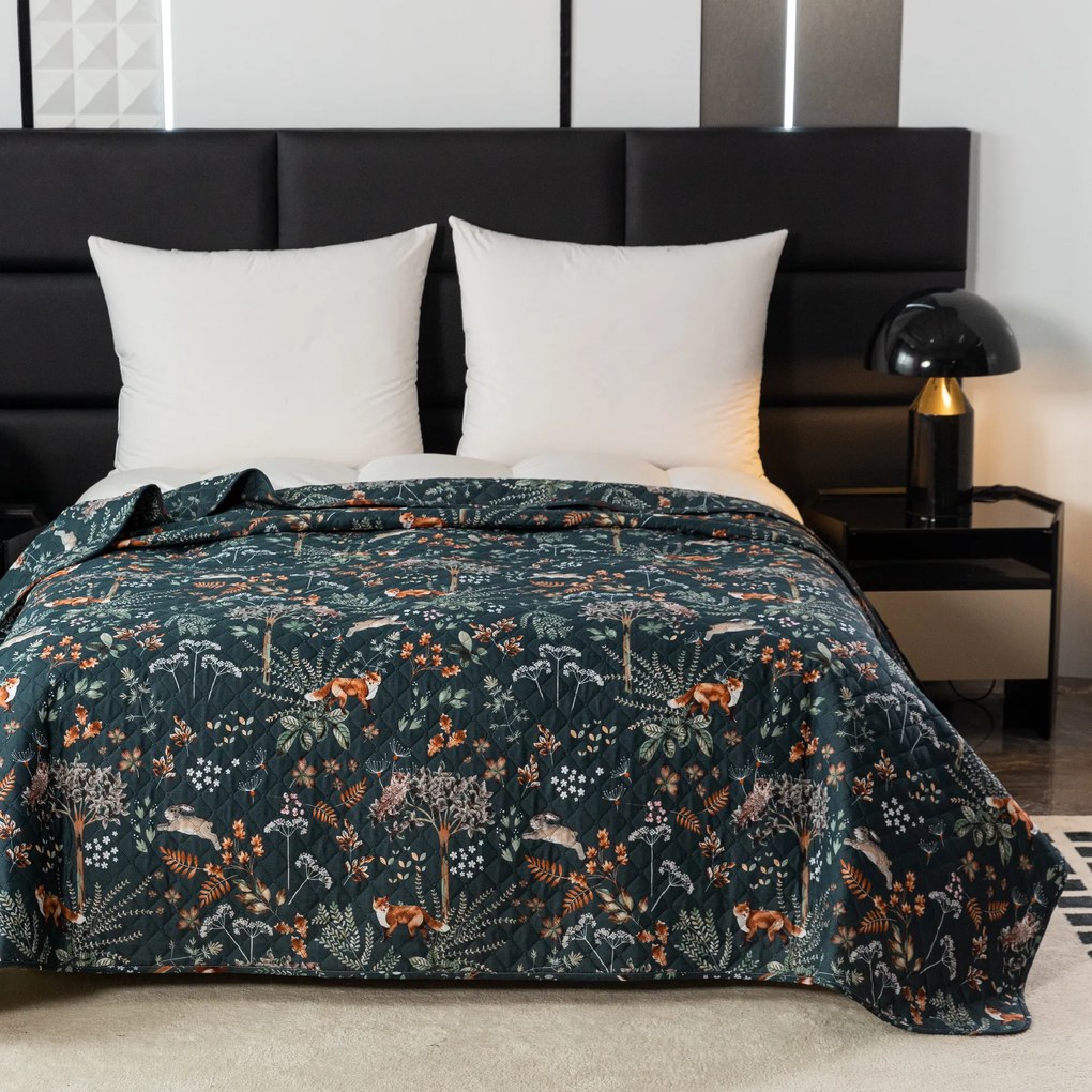 Cuvertura de pat cu model VULPE SI IEPURE verde inchis Dimensiune: 220 x 240 cm