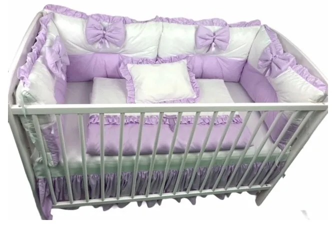 Lenjerie de patut cu 6 aparatori pufoase Alb-lila 120x60 cm  fundite  plapumioara  perna si cearsaf cu volan