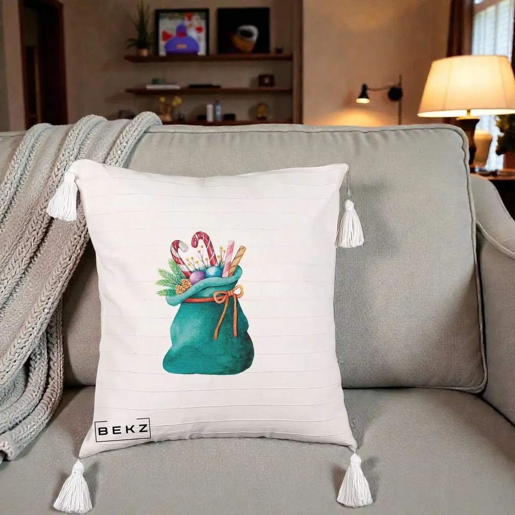 Perna Decorativa Saculet Cadouri Mos Craciun Acuarela Verde, 40x40 cm, Bej cu Franjuri, Husa Detasabila, Perna Inclusa, BEKZ®