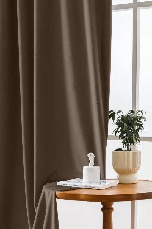 Draperie opaca maro VELVET 135x250 cm Sistem de agatare: Rejansa
