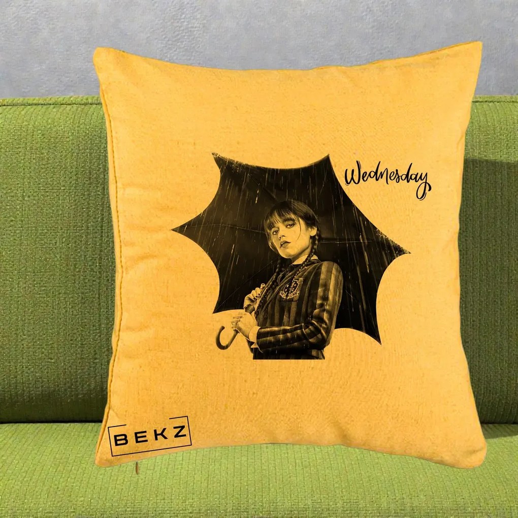 Perna Personalizata Wednesday Addams cu Umbrela Foto, 40x40 cm, Galben, Husa Detasabila, Perna Inclusa, BEKZ®