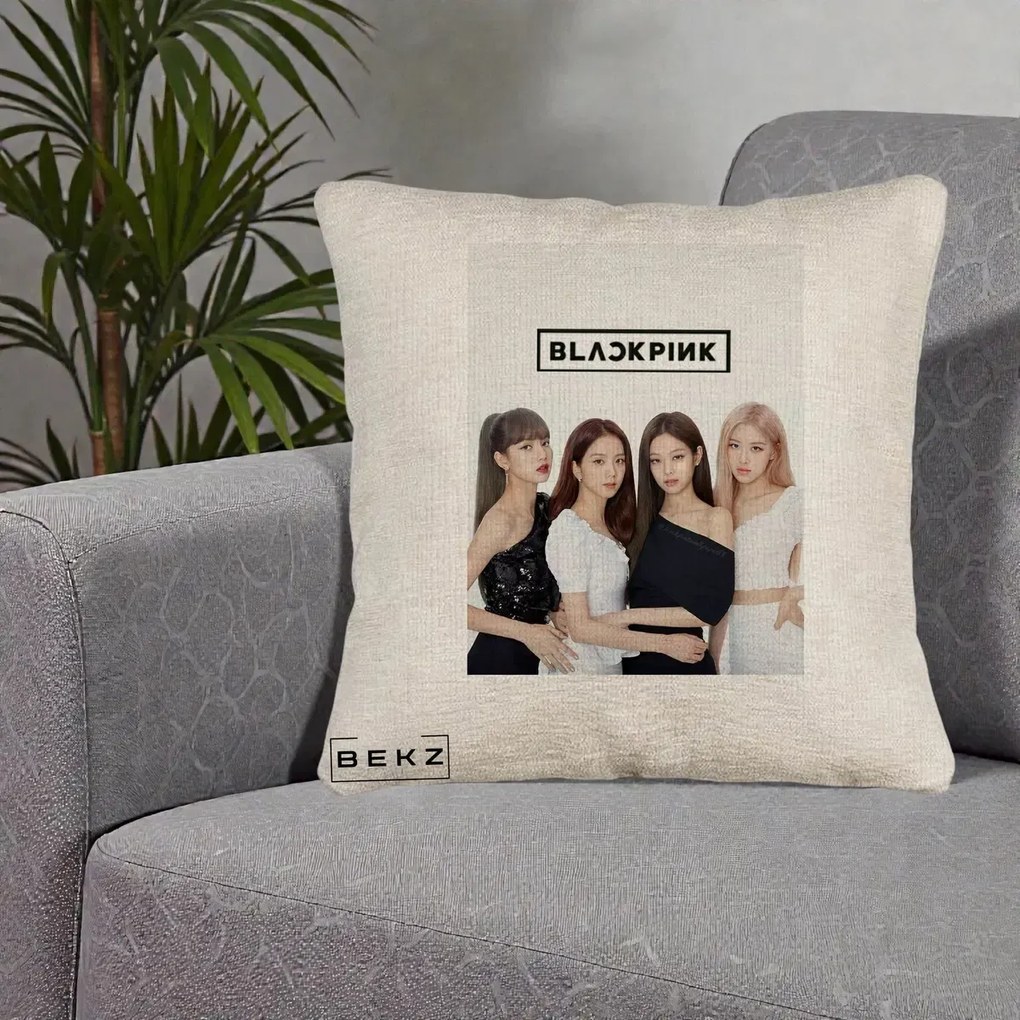 Perna Personalizata K-pop BLACKPINK Foto Grup-Negru, 40x40 cm, Bej Canapea, Husa Detasabila, Perna Inclusa, BEKZ®