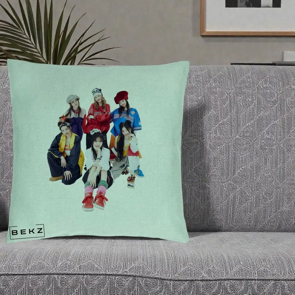 Perna Personalizata Grup K-pop Fete Streetwear Foto, 40x40 cm, Verde Menta, Husa Detasabila, Perna Inclusa, BEKZ®