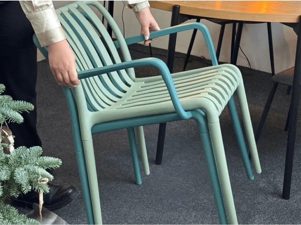 Scaun din plastic TREGO cu brate, verde