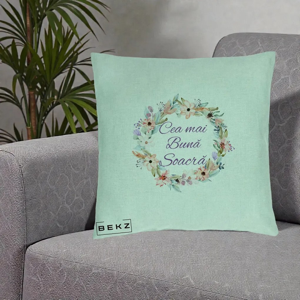 Cadou pentru Soacra - Perna Personalizata Cea mai Buna Soacra cu Coronita Flori Boho Pastel, 40x40 cm, Verde Menta, Husa Detasabila, Perna Inclusa, BEKZ®