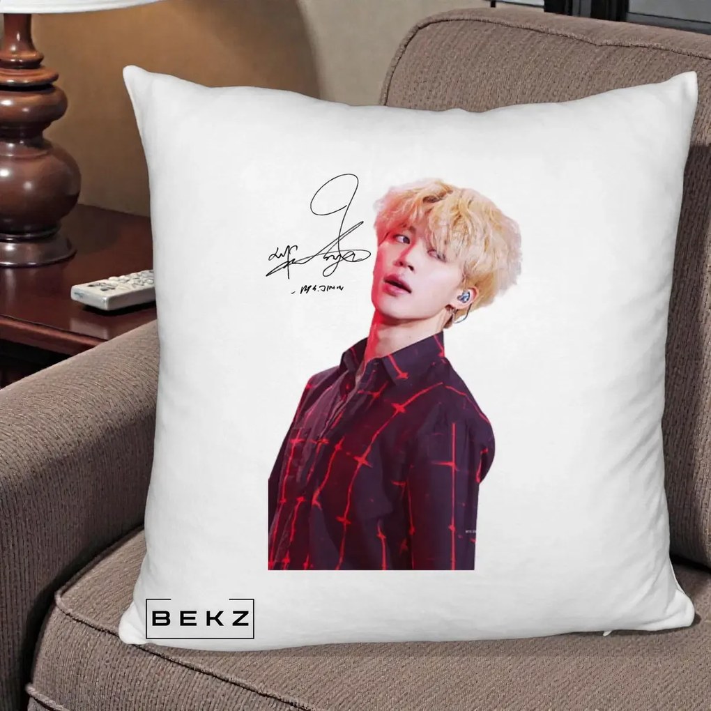 Perna Personalizata K-pop BTS Jimin Portret Artistic par Blond Autograf, 40x40 cm, Alb Pufos, Husa Detasabila, Perna Inclusa, BEKZ®
