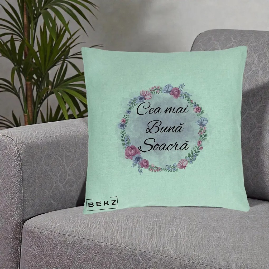 Cadou pentru Soacra - Perna Personalizata Cea mai Buna Soacra cu Coronita Flori Roz si Mov, 40x40 cm, Verde Menta, Husa Detasabila, Perna Inclusa, BEKZ®