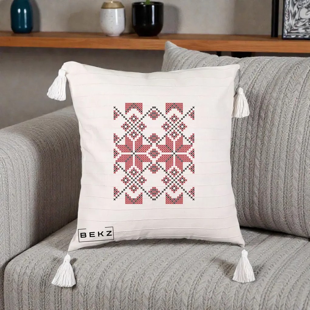 Perna Personalizata Motiv Traditional Cusatura Rosu-Negru, 40x40 cm, Bej cu Franjuri, Husa Detasabila, Perna Inclusa, BEKZ®