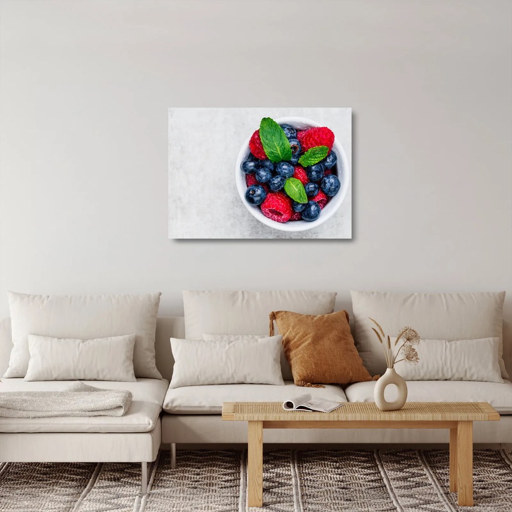 Tablou pe sticlă - bol cu fructe de pădure (70x50 cm)