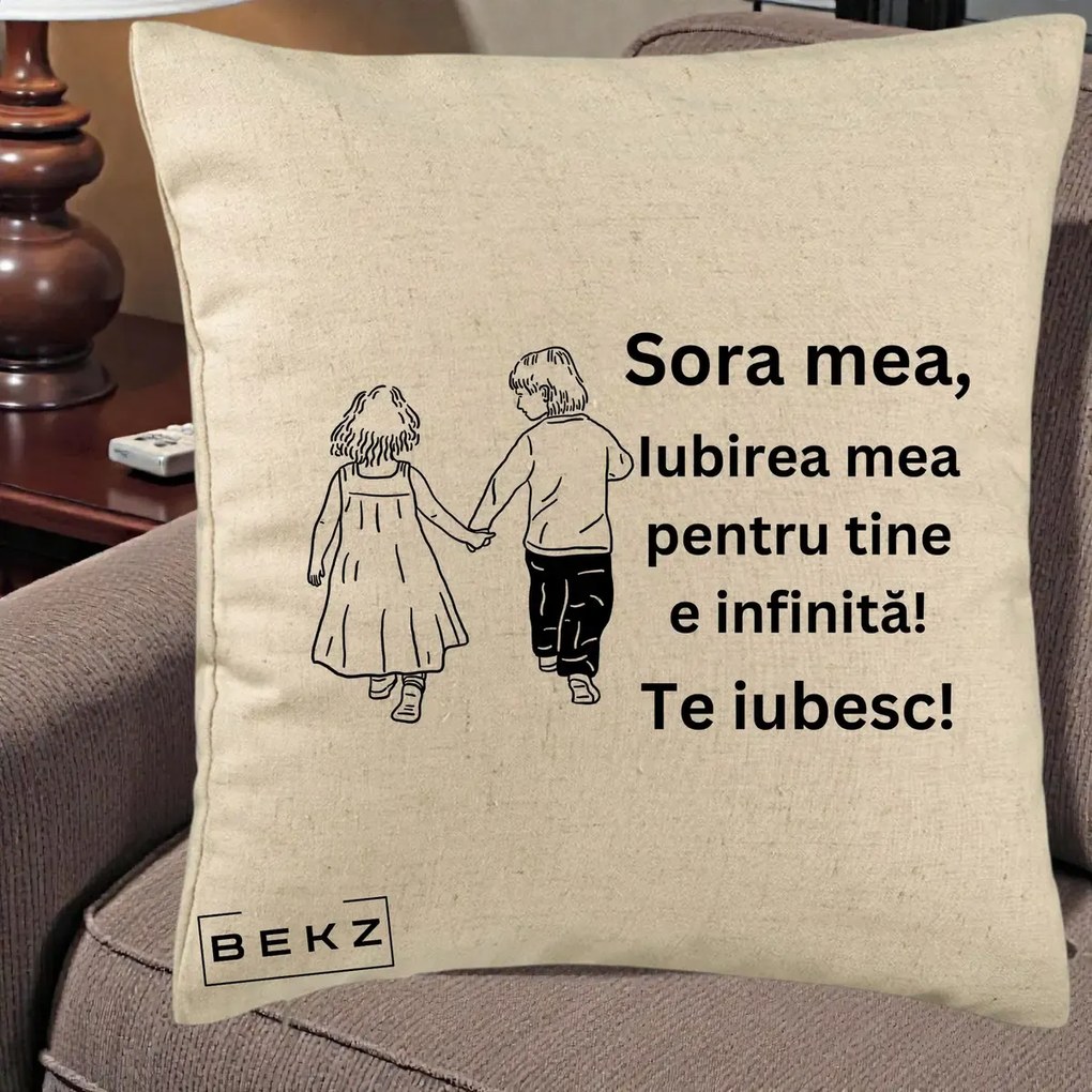 Cadou pentru Sora - Perna Personalizata Sora Mea Te Iubesc Copii Tinand Maini din Spate, 40x40 cm, Bej, Husa Detasabila, Perna Inclusa, BEKZ®