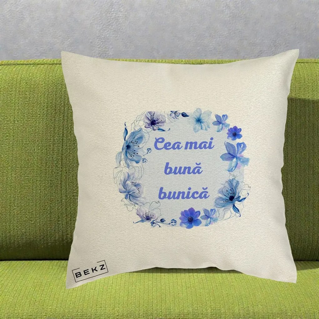 Cadou pentru Bunica - Perna Personalizata Cea Mai Buna Bunica Coronita Flori Albastre Acuarela, 40x40 cm, Ecru, Husa Detasabila, Perna Inclusa, BEKZ®