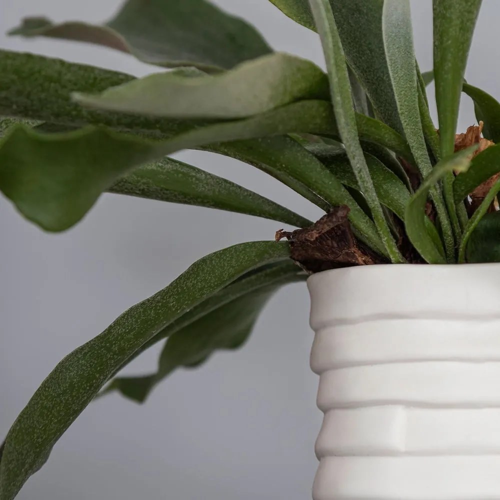 Vază albă din porțelan Ribbon – Mette Ditmer Denmark