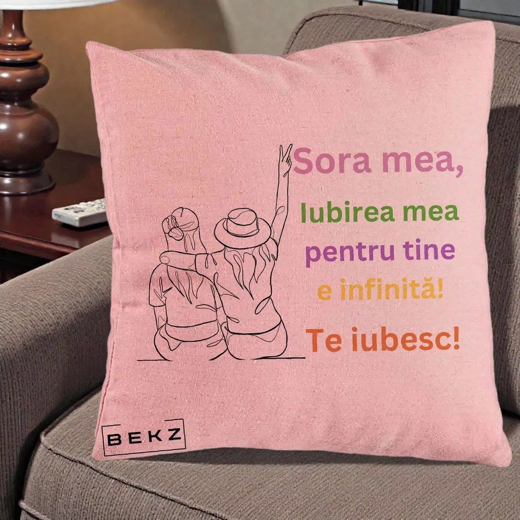 Cadou pentru Sora - Perna Personalizata Sora Mea Te Iubesc Doua Fete cu Palarie si Umbrela, 40x40 cm, Roz, Husa Detasabila, Perna Inclusa, BEKZ®