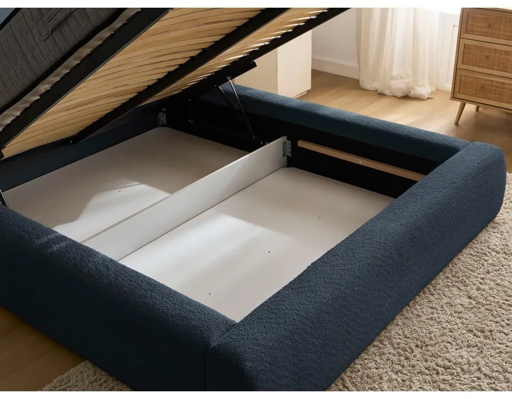 Pat matrimonial albastru închis tapițat cu spațiu de depozitare cu somieră 160x200 cm Orlane – Bobochic Paris