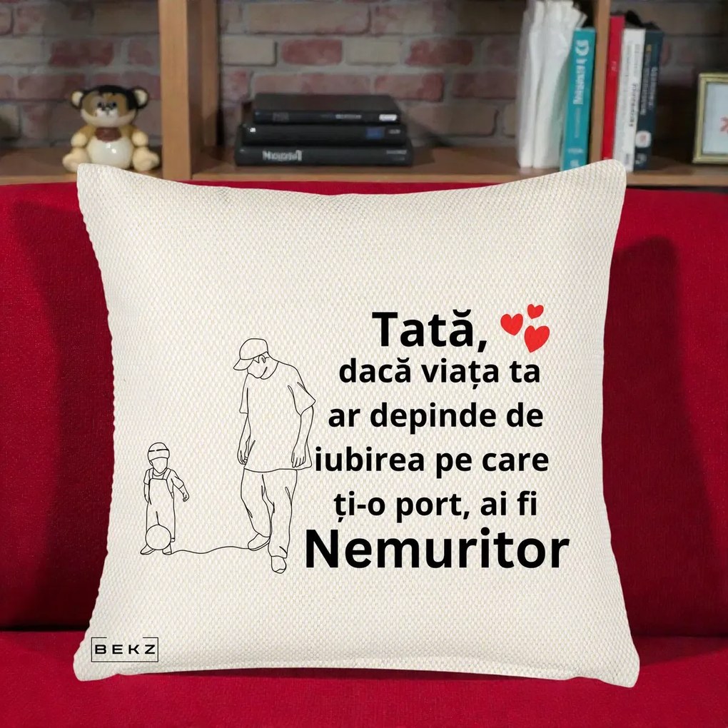 Cadou pentru Tata - Perna Personalizata Tata Nemuritor Joaca cu Mingea, 40x40 cm, Crem Reliefat, Husa Detasabila, Perna Inclusa, BEKZ®