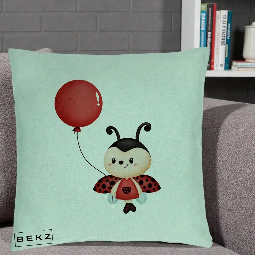 Perna Decorativa Buburuza cu Balon Rosu, 40x40 cm, Verde Menta, Husa Detasabila, Perna Inclusa, BEKZ®