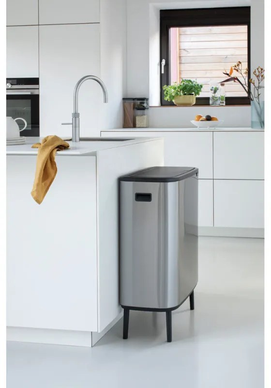 Cos de gunoi Brabantia Bo Touch Hi 1001265, 2x30 L, Perfect langa perete, Reglare pe picior, Rezistent la amprente, Inox/mat