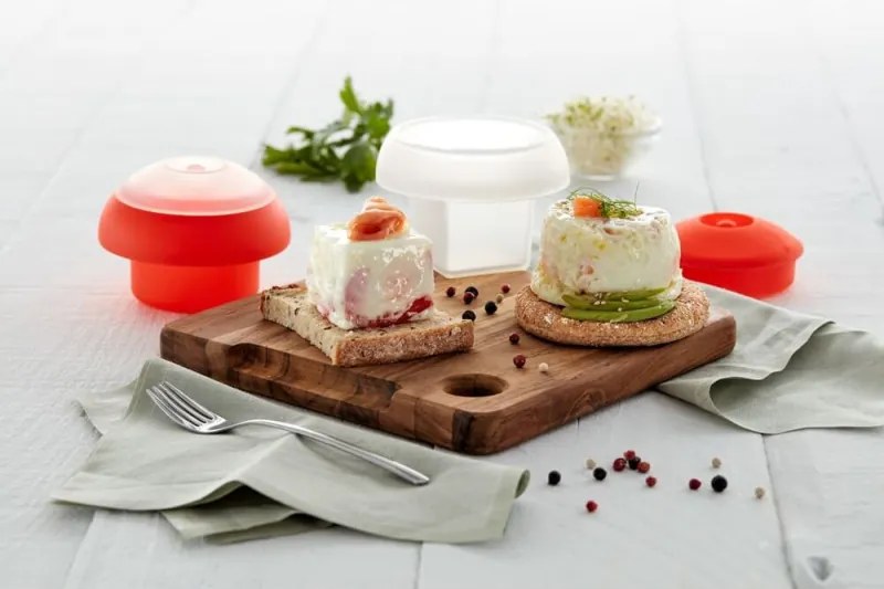 Vas pentru gatit oua la cuptorul cu microunde Lekue 1009050, 100 ml, 1 ou, silicon platinat, Rosu/Transparent