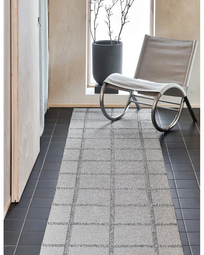 Covor tip traversă pentru interior și exterior gri 70x300 cm Ada Grey – Pappelina