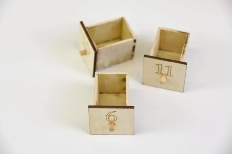 Calendar advent din lemn cu 12 sertare, LED cald, timer, san