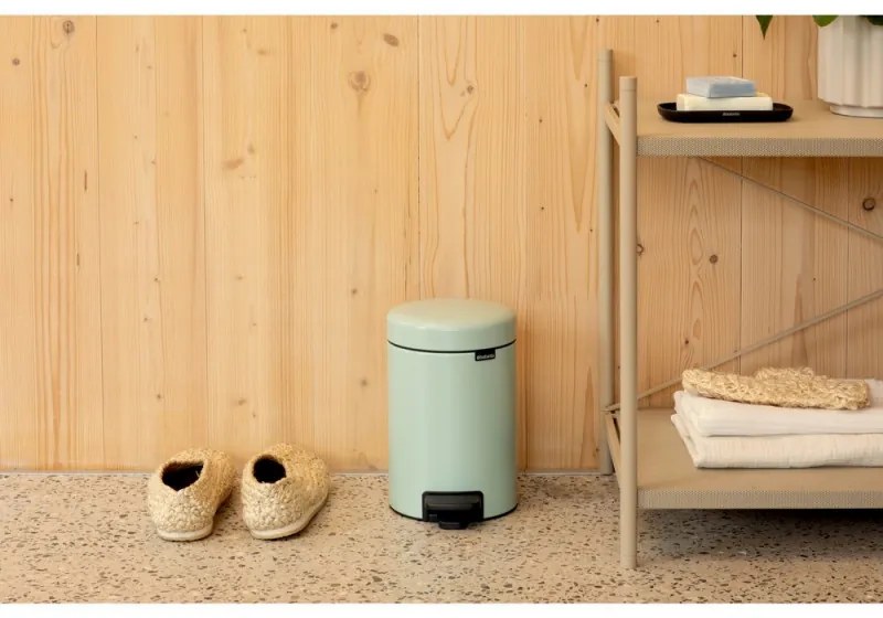 Cos de gunoi cu pedala Brabantia NewIcon 1008835, 3 L, Inchidere lina, Baza antiderapanta, Verde deschis