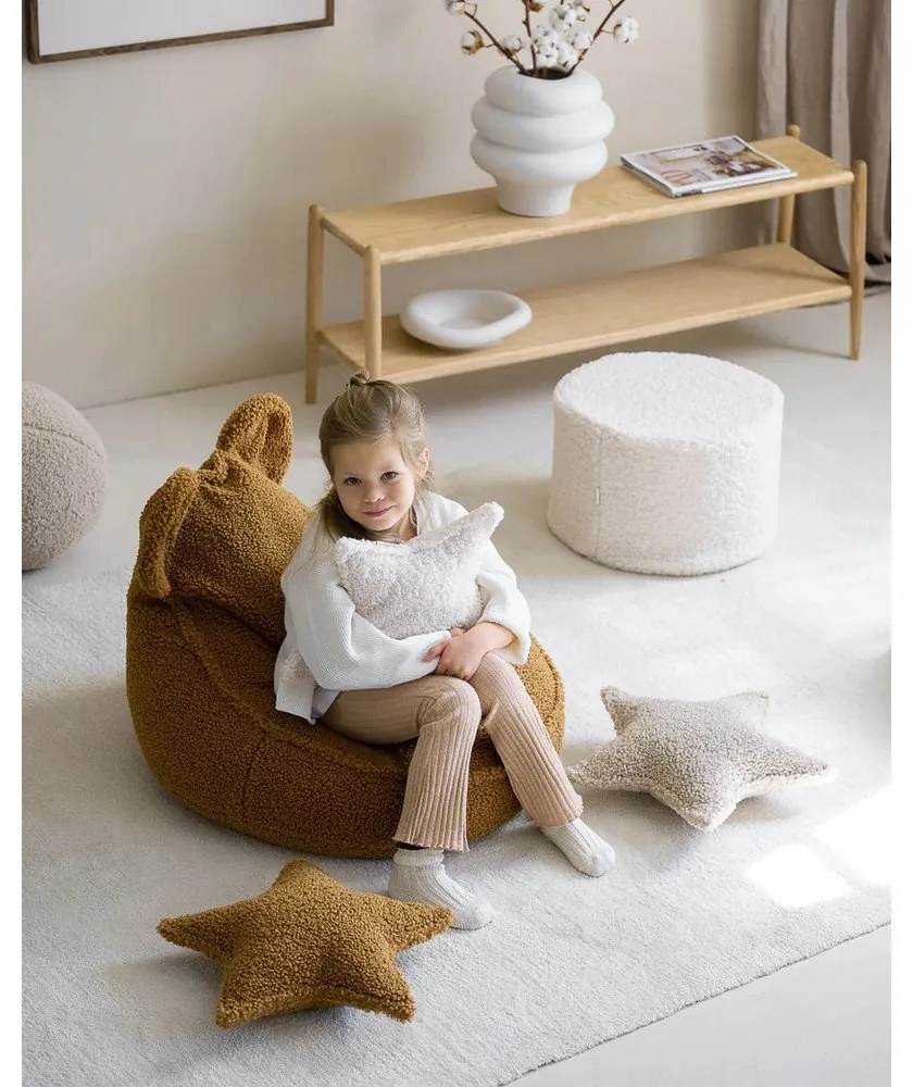 Pernă decorativă pentru copii maro deschis cu tapițerie din țesătură bouclé Star – Wigiwama