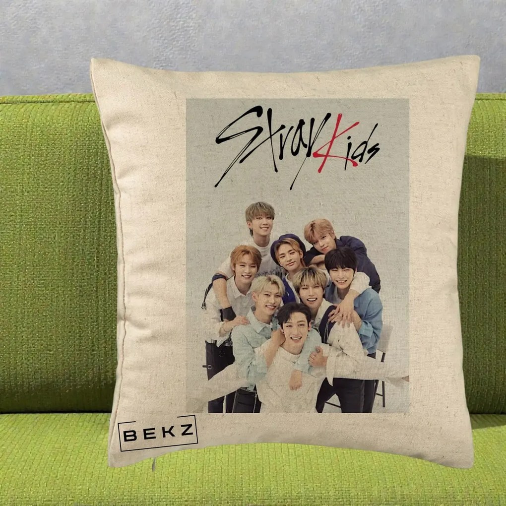Perna Personalizata K-pop Stray Kids cu Foto Grup Alb-Albastru, 40x40 cm, Bej, Husa Detasabila, Perna Inclusa, BEKZ®