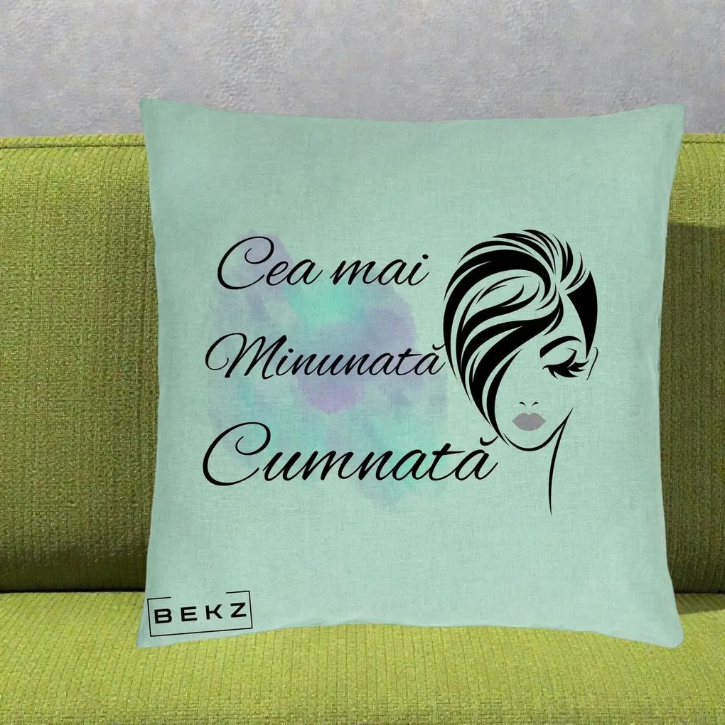 Cadou pentru Cumnata - Perna Personalizata Cea mai Minunata Cumnata cu Silueta Dama si Pete Multicolor, 40x40 cm, Verde Menta, Husa Detasabila, Perna Inclusa, BEKZ®