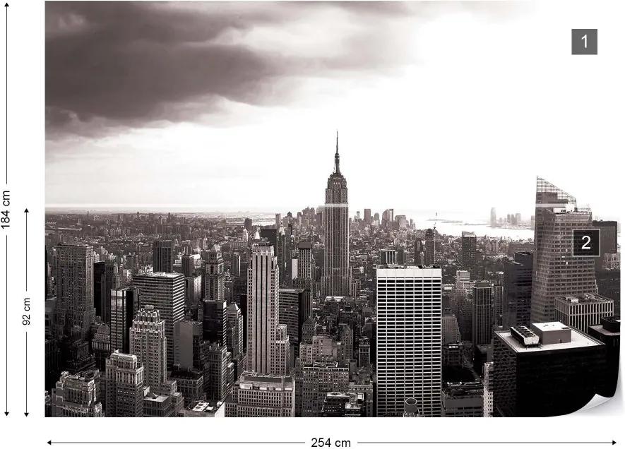 GLIX Fototapet - New York Skyline Empire State Building Black And White Vliesová tapeta  - 254x184 cm