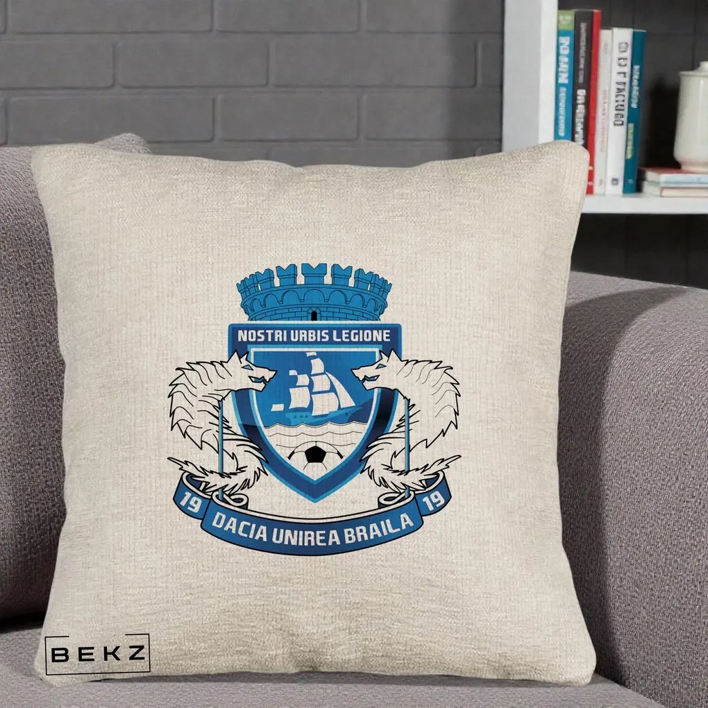 Perna Personalizata Dacia Unirea Braila 1919 Fotbal, 40x40 cm, Bej Canapea, Husa Detasabila, Perna Inclusa, BEKZ®