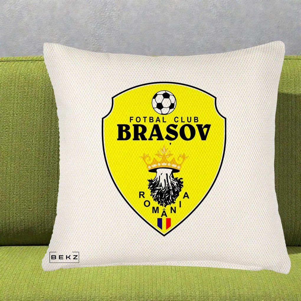 Perna Personalizata FC Brasov Fotbal Romania, 40x40 cm, Crem Reliefat, Husa Detasabila, Perna Inclusa, BEKZ®