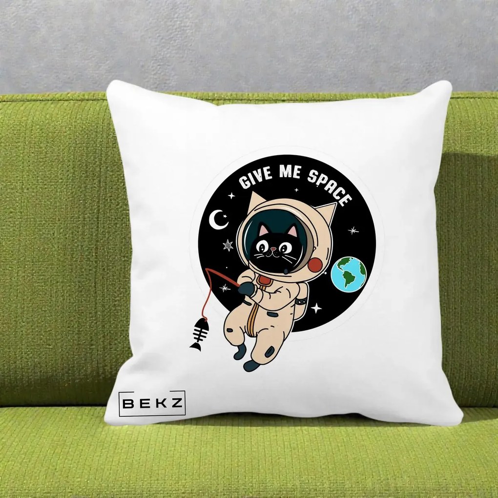 Perna Decorativa Give Me Space Pisica Astronaut, 40x40 cm, Alba Mata, Husa Detasabila, Perna Inclusa, BEKZ®