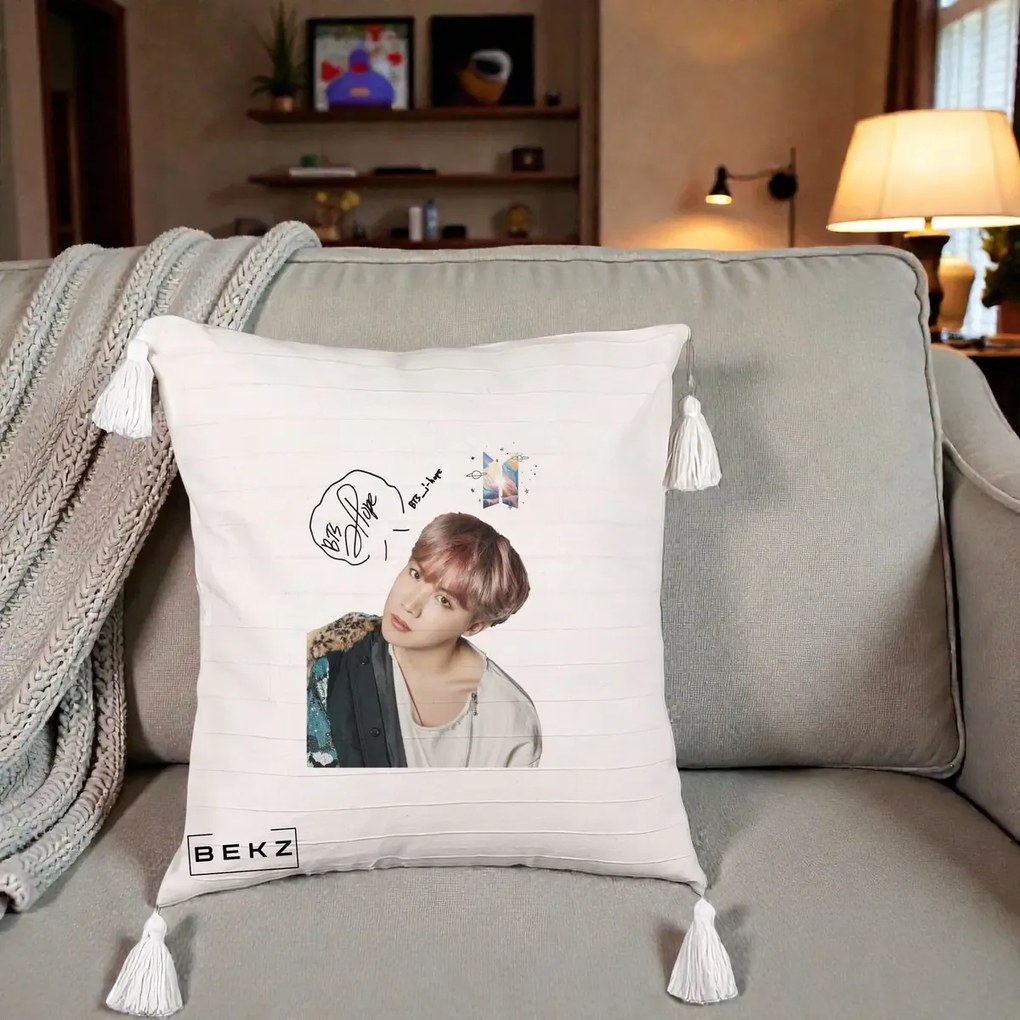 Perna Personalizata K-pop BTS J-Hope Par Roz Autograf, 40x40 cm, Bej cu Franjuri, Husa Detasabila, Perna Inclusa, BEKZ®