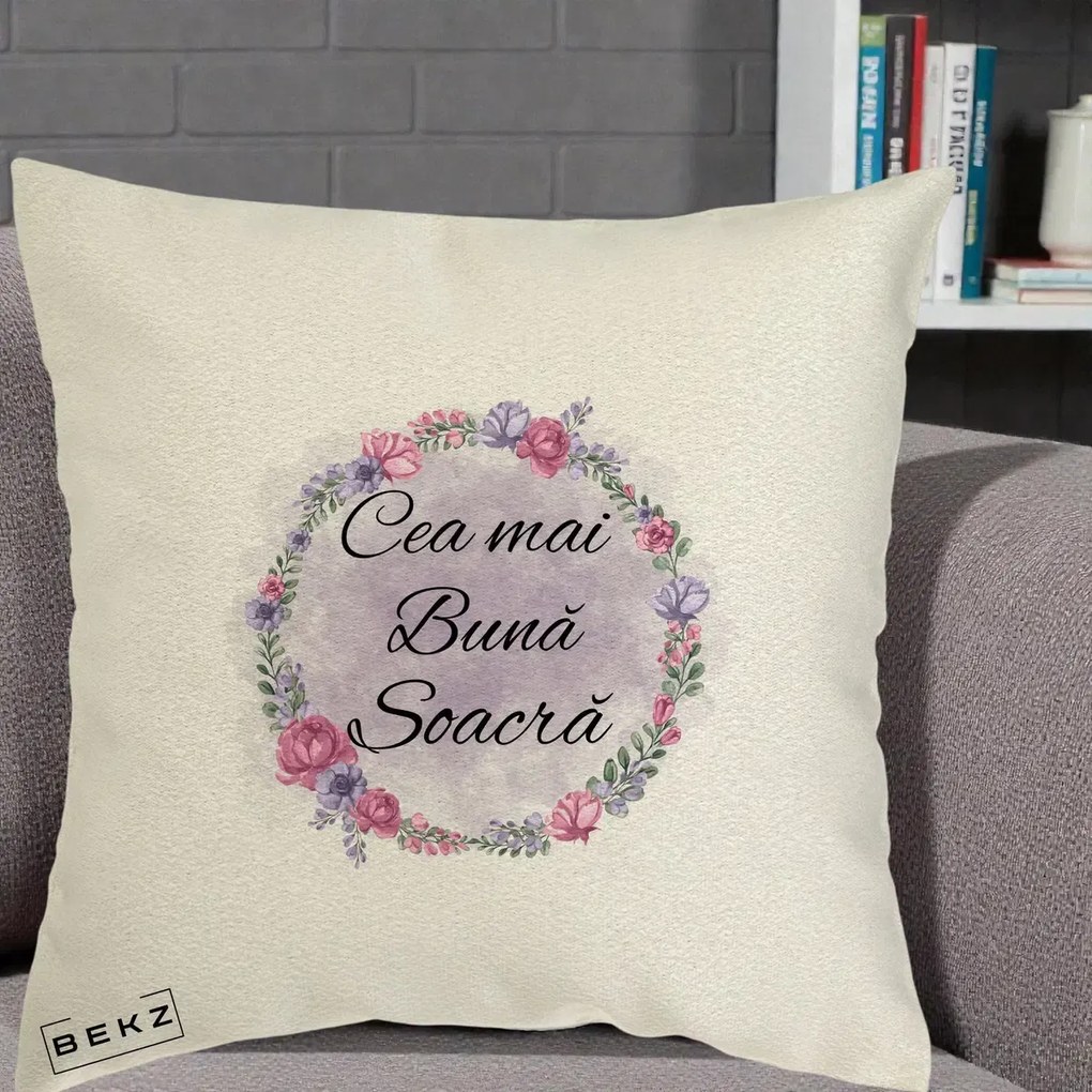 Cadou pentru Soacra - Perna Personalizata Cea mai Buna Soacra cu Coronita Flori Roz si Mov, 40x40 cm, Ecru, Husa Detasabila, Perna Inclusa, BEKZ®