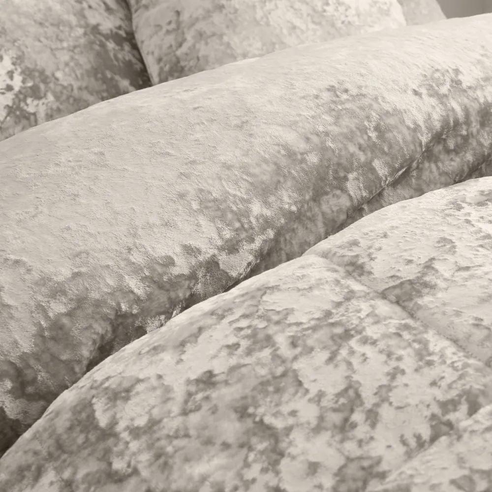 Lenjerie de pat bej din catifea pentru pat dublu 200x200 cm Crushed – Catherine Lansfield