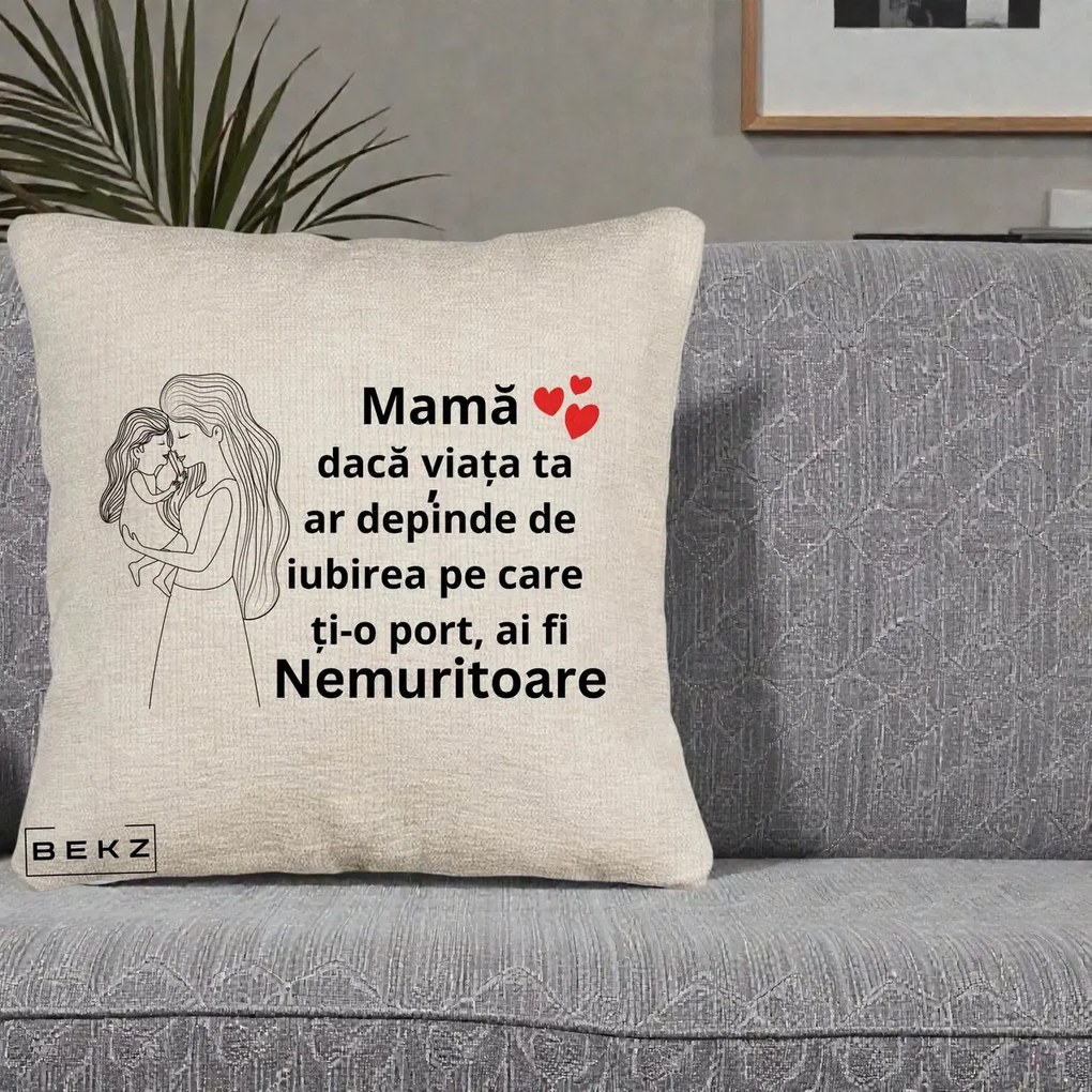 Cadou pentru Mama - Perna Personalizata Mama Nemuritoare cu Copilul in Poala, 40x40 cm, Bej Canapea, Husa Detasabila, Perna Inclusa, BEKZ®