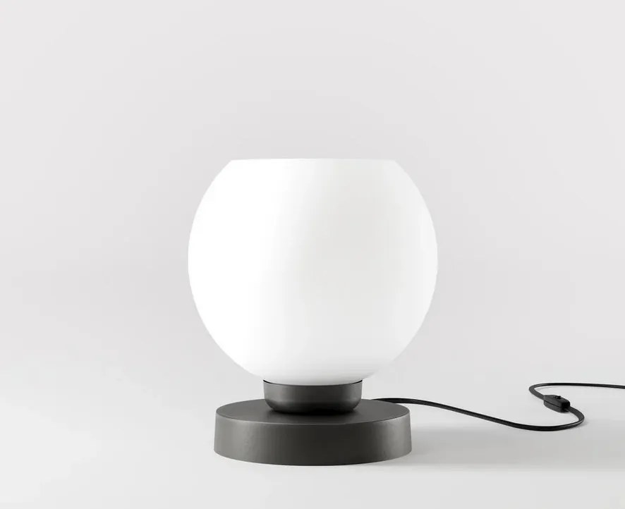 Veioza, Lampa de masa din alama Globe