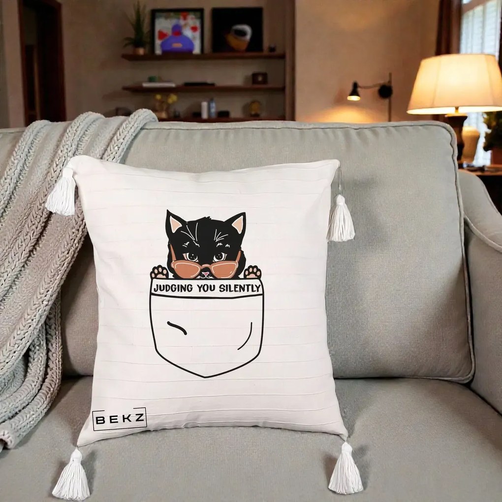 Perna Decorativa Judging You Silently Pisica Buzunar, 40x40 cm, Bej cu Franjuri, Husa Detasabila, Perna Inclusa, BEKZ®