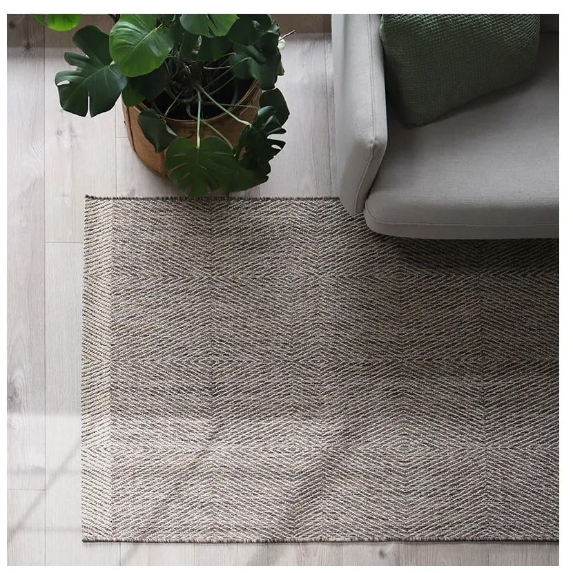 Covor maro deschis 140x200 cm Irineo – Nattiot