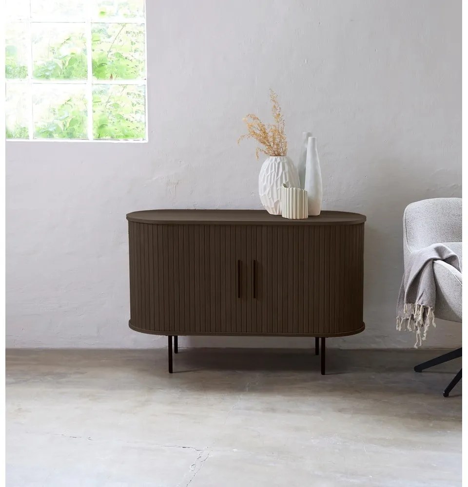 Comodă maro cu aspect de lemn de stejar cu ușă glisantă 120x76x45 cm Nola – Unique Furniture