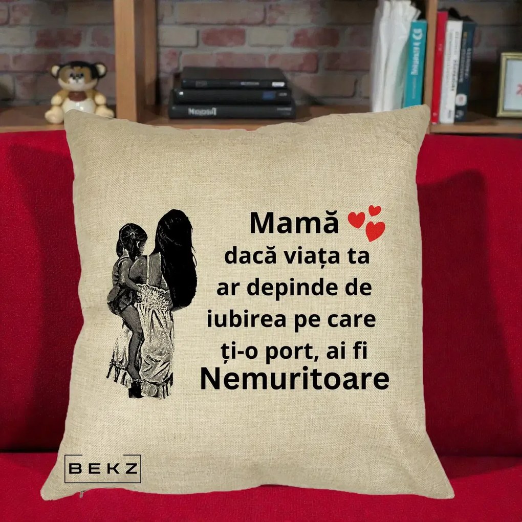 Cadou pentru Mama - Perna Personalizata Mama Nemuritoare Imbratisare, 40x40 cm, Crem, Husa Detasabila, Perna Inclusa, BEKZ®
