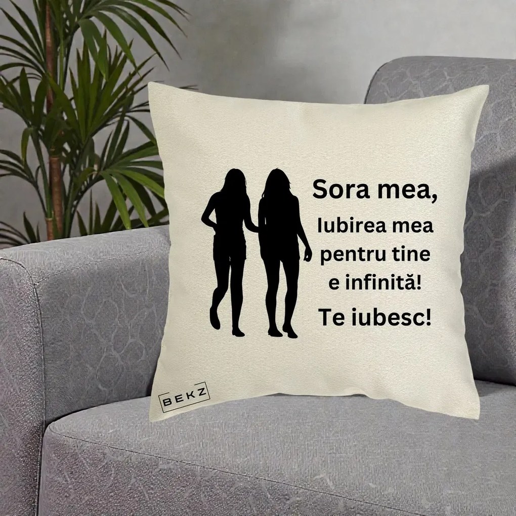 Cadou pentru Sora - Perna Personalizata Sora Mea Te Iubesc Siluete Negre Tinand Maini, 40x40 cm, Ecru, Husa Detasabila, Perna Inclusa, BEKZ®