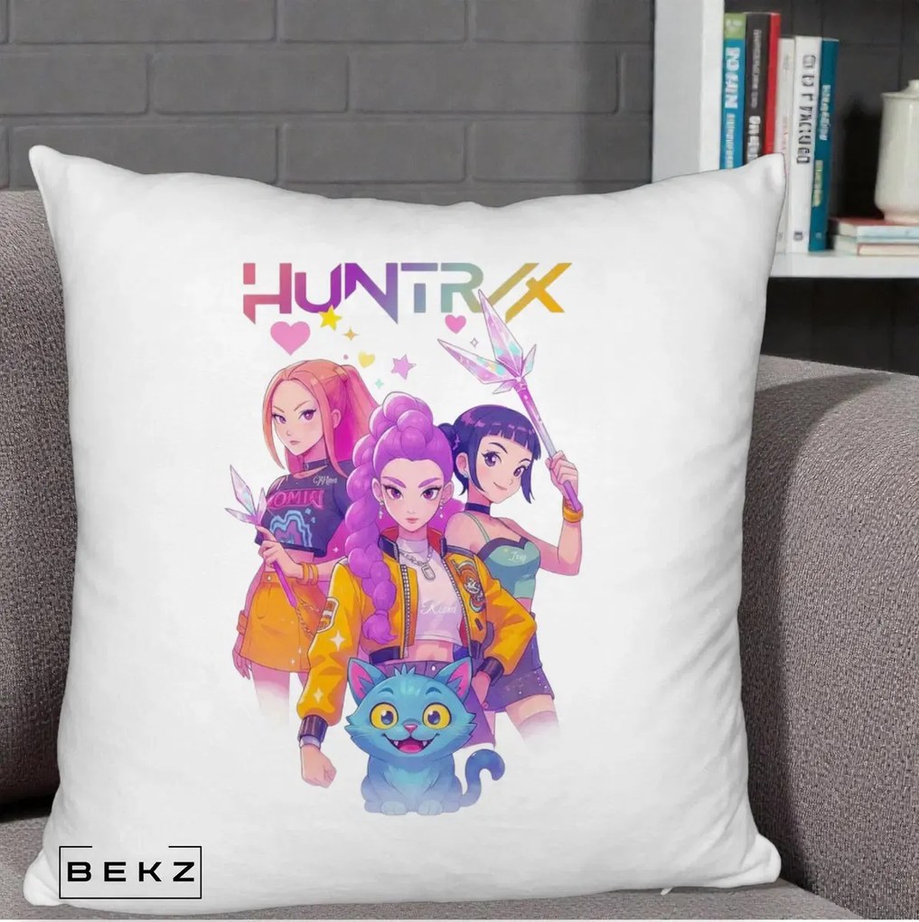 Perna Personalizata K-pop HUNTRX Trio Foto cu Pisica, 40x40 cm, Alb Pufos, Husa Detasabila, Perna Inclusa, BEKZ®