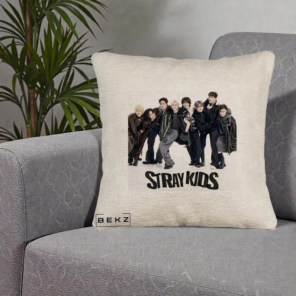Perna Personalizata K-pop Stray Kids Outfit Negru, 40x40 cm, Bej Canapea, Husa Detasabila, Perna Inclusa, BEKZ®