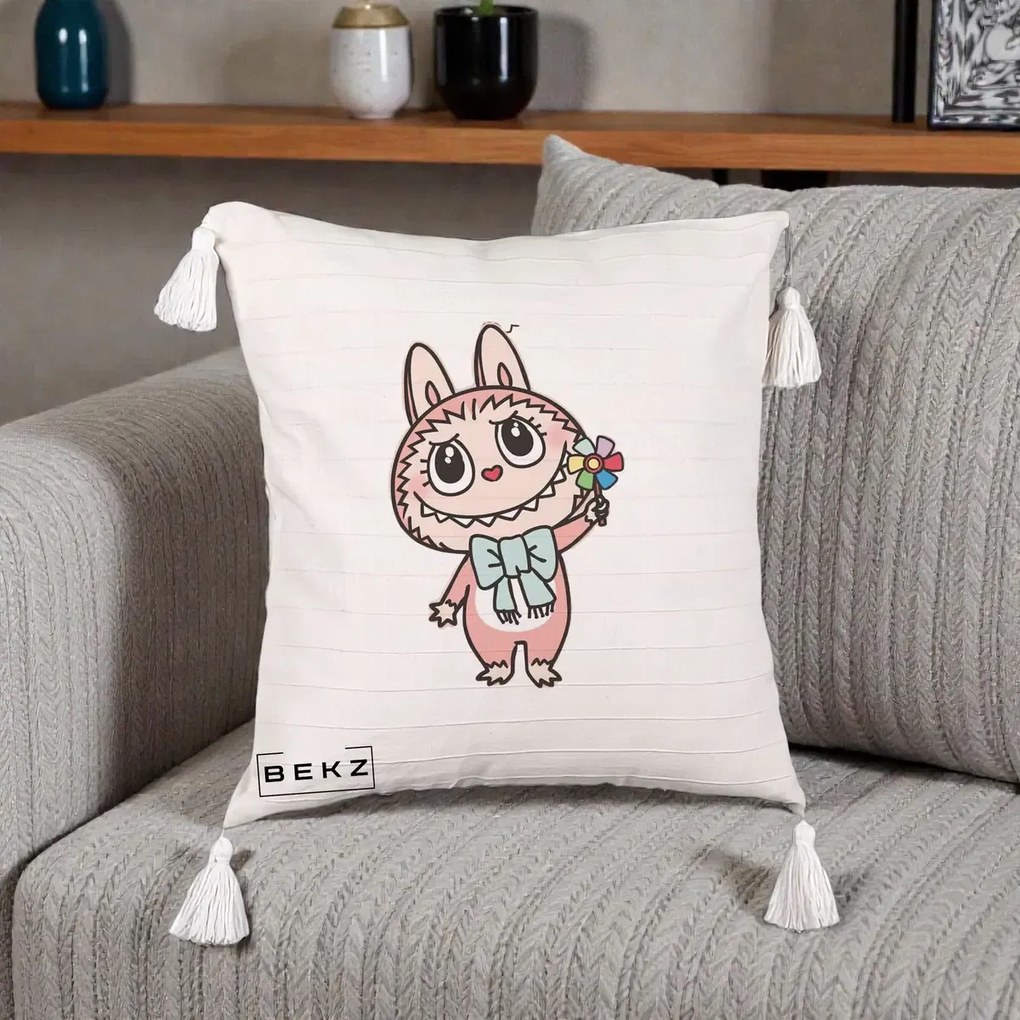 Perna Personalizata Labubu Roz cu Morisca, 40x40 cm, Bej cu Franjuri, Husa Detasabila, Perna Inclusa, BEKZ®