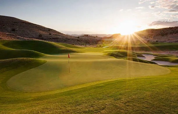 Fotografie Putting Green at Sunset, Ken Redding