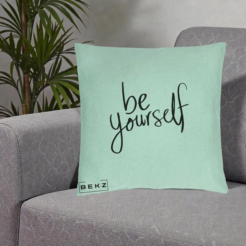 Perna Decorativa Be Yourself Caligrafie Neagra, 40x40 cm, Verde Menta, Husa Detasabila, Perna Inclusa, BEKZ®