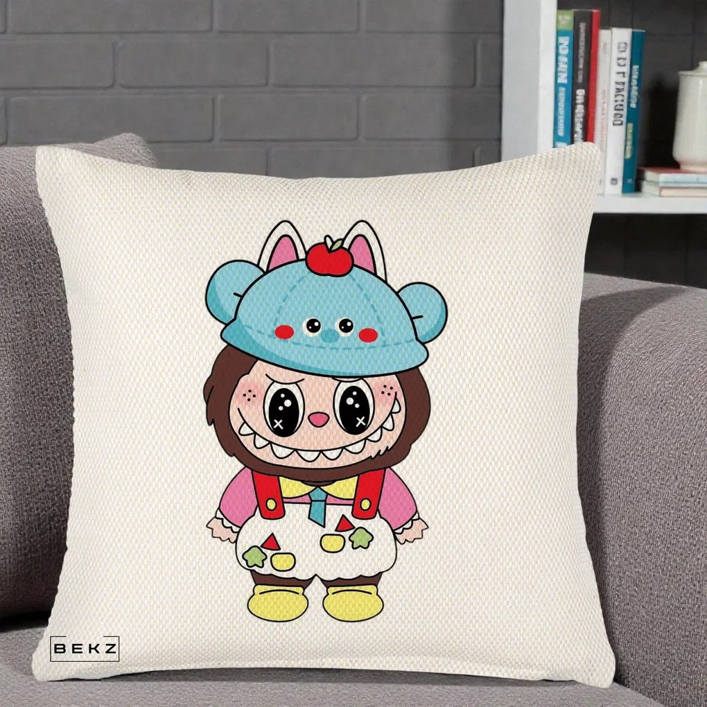 Perna Personalizata Labubu x Urs Albastru Colorat, 40x40 cm, Crem Reliefat, Husa Detasabila, Perna Inclusa, BEKZ®