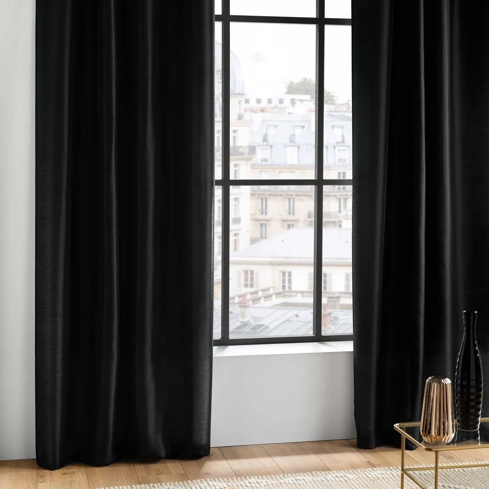 Draperie neagră din microsatin 140x240 cm Shana – douceur d'intérieur